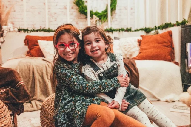 🎁🎁🎄🎄Ce soir, mes filles ont inaugurée le décor de Noël 2024 🎄🎄

Il reste quelques créneaux pour les séances de Noël ce weekend, 

Ne tardez pas, jusqu'à vendredi 29 novembre votre séance est à -50% avec la 🏷️ 📢 💥 🔥 BLACK FRIDAY WEEK 📢❗🚨 🚨

Plus de temps à perdre c'est directement sur la boutique en ligne du studio que cela, ce passe 
https://kevinnicouleaud.sumupstore.com/cat%C3%A9gorie/seance-de-noel

📷Je suis Kévin Nicouleaud, Photographe de mariage depuis 2012, et spécialiste de la naissance, et la famille depuis 2021.

🏠 HomeStudio situé à Nueil-Sur-Layon, Pays De La Loire, France en Maine-et-Loire
- 15 min de Vihiers et Doué la fontaine,
- 20 min de Saumur et Cholet
- 30 min d'Angers et Bressuire

Information & réservation 
www.kevinnicouleaud.fr

#photographe #photographesaumur #photographecholet #photographebebe #photographenouveaune #photographebébé #babyphotography #babyphotographer #maineetloire #lyshautlayon #photo 

#blackfriday #solde #bonneaffaire #paschere #cadeau #noel2024 #ideecadeau #blackfridayweek