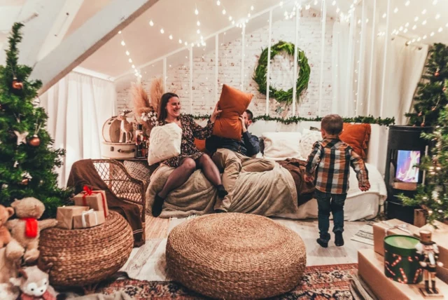 Ils sont venus en séance de Noël 🎄🎄

📸Grand merci à tous les participants, des séances de Noël 2024. Vous avez été 22 familles au total à passer sous mon objectif, avec des milliers de photos qui ont été prises entre samedi 30 novembre et mercredi 4 décembre.

🎁🎄Les séances de Noël ont eu un succès fou cette année et cela me fait chaud au cœur moi qui passe énormément de temps avec ma compagne à créer un univers féerique chaque année. 

💪Ce jeudi 5 décembre, tous les participants ont été livrés donc direction votre boîte mail pour récupérer vos identifiants de galerie. 

📆Nous sommes à 19 jours de Noël et chaque jour, je vous réserve des extraits de séances. Aussi avec un peu d'avance je vous souhaite à tous de très belles fêtes de fin d'année. 

Votre photographe, Kevin 

📷Je suis Kévin Nicouleaud, Photographe de mariage depuis 2012, et spécialiste de la naissance, et la famille depuis 2021.

🏠 HomeStudio situé à Nueil-Sur-Layon, Pays De La Loire, France en Maine-et-Loire
- 15 min de Vihiers et Doué la fontaine,
- 20 min de Saumur et Cholet
- 30 min d'Angers et Bressuire

Information & réservation 
www.kevinnicouleaud.fr

#photographe #photographesaumur #photographecholet #photographebebe #photographenouveaune #photographebébé #babyphotography #babyphotographer #maineetloire #lyshautlayon #photo