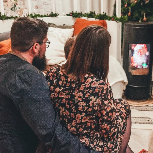 🎅Vous souhaitez comme cette petite famille vous plonger dans la magie de Noël !

🎁Je vous partage en exclusivité, le numéro de téléphone gratuit du père Noël 
☎️ 04 22 52 10 10

🎄 Avec cette pépite, vos enfants pourront laisser gratuitement, un message sur le répondeur du papa noël car celui-ci est vraiment très très occupé en ce moment. 

Joyeuses fêtes de fin d'année à vous tous.

📷Je suis Kévin Nicouleaud, Photographe de mariage depuis 2012, et spécialiste de la naissance, et la famille depuis 2021.

🏠 HomeStudio situé à Nueil-Sur-Layon, Pays De La Loire, France en Maine-et-Loire
- 15 min de Vihiers et Doué la fontaine,
- 20 min de Saumur et Cholet
- 30 min d'Angers et Bressuire

Information & réservation 
www.kevinnicouleaud.fr

#perenoel #telephoneperenoel #magiedenoel #noël
#christmas

#photographe #photographesaumur #photographecholet #photographebebe #photographenouveaune #photographebébé #babyphotography #babyphotographer #maineetloire #lyshautlayon #photo

#photographe #photographesaumur #photographecholet #photographemariage #weeding  #maineetloire #lyshautlayon #mariage2024 #jeunemarié #mariee #justmaried