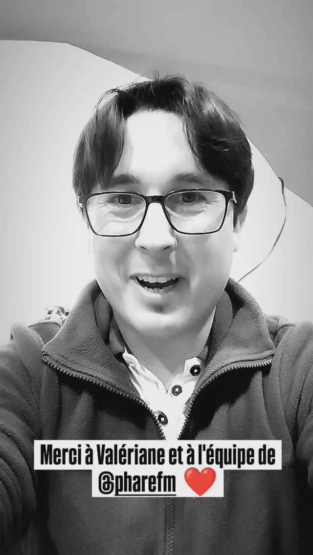 Ce matin j'ai eu la chance de pouvoir échanger avec Valériane animatrice de phare FM.

Si vous souhaitez entendre mon témoignage, il n'y a qu'une chose à faire : restez à l'écoute de @pharefm dans les prochains jours et semaines et vous aurez peut-être la chance de m'entendre. 

Et pour ceux qui ne connaissent pas Phare FM vous n'avez plus d'excuses de ne pas avoir entendu parler de cette radio ☺️☺️ donc vous savez ce qu'il vous reste à faire 😜😜😜

Ici au studio je viens de terminer une séance avec un tout petit bébé, c'était juste extra, les images à venir très rapidement.